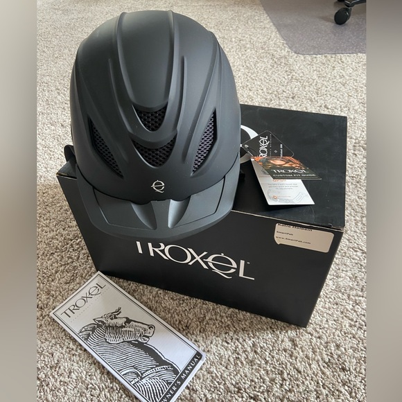 Troxel Helmet Size Small black New In Box - Picture 1 of 13